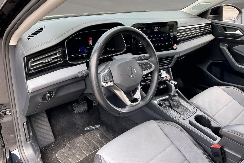 Used 2025 Volkswagen Jetta SE FWD image 16