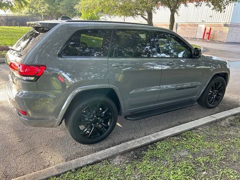 Used 2020 Jeep Grand Cherokee Altitude RWD image 6