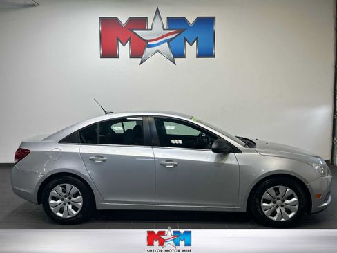 Used 2012 Chevrolet Cruze LS FWD image 1