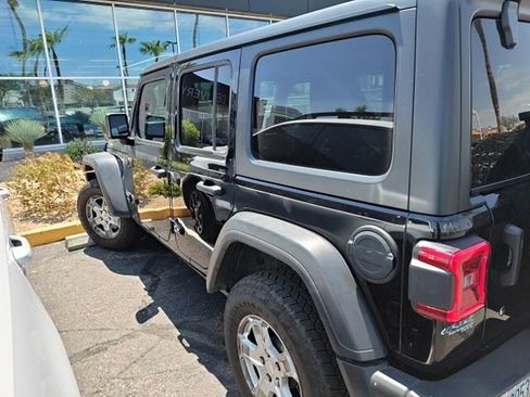 Used 2018 Jeep Wrangler Unlimited Sport S AWD/4WD image 14