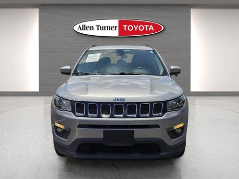 Used 2018 Jeep Compass Latitude w/ Popular Equipment Group FWD image 4