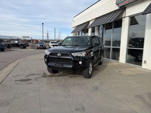 Used 2016 Toyota 4Runner SR5 image 11