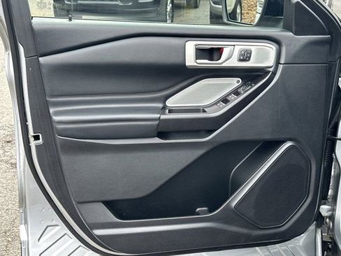 Used 2020 Ford Explorer Platinum w/ Premium Technology Package image 13
