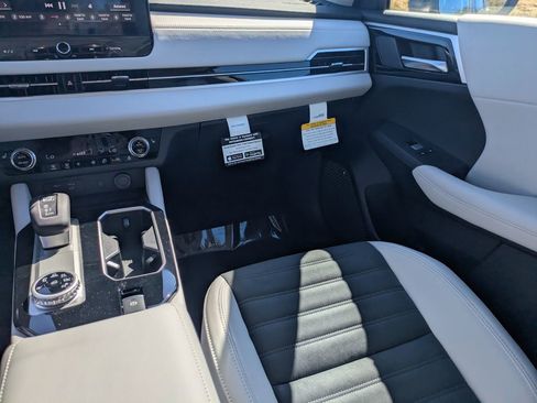 New 2026 Mitsubishi Outlander SE image 17