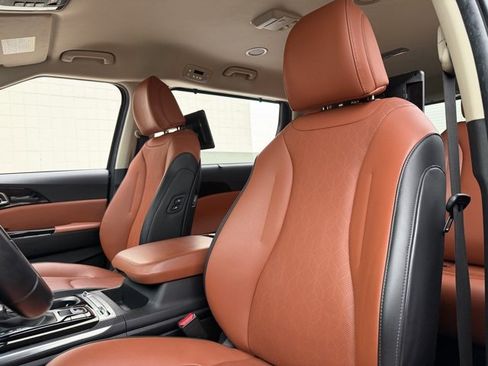 Used 2022 Kia Carnival SX image 5