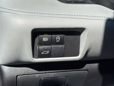 Used 2023 Toyota Highlander XLE FWD image 40