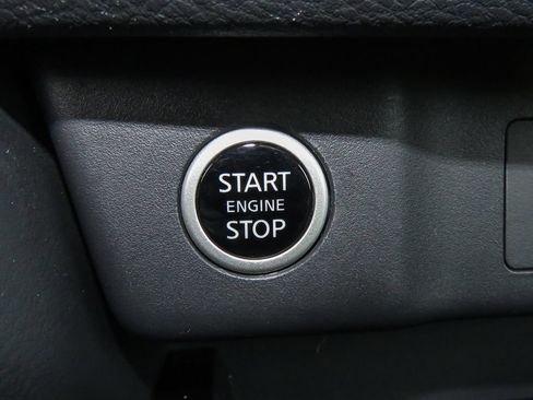 Certified 2022 Nissan Rogue SV w/ SV Premium Package AWD/4WD image 30
