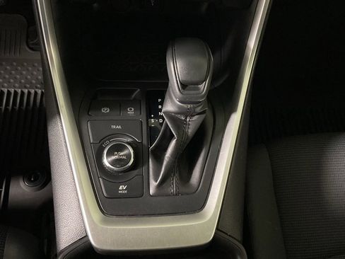 Used 2021 Toyota RAV4 LE image 25