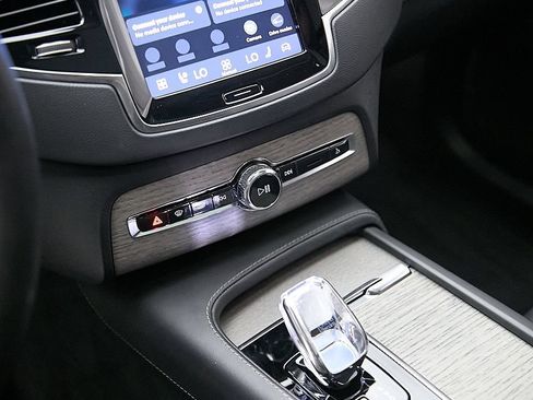 Certified 2023 Volvo XC90 T8 Ultimate w/ Protection Package Premier AWD/4WD image 17