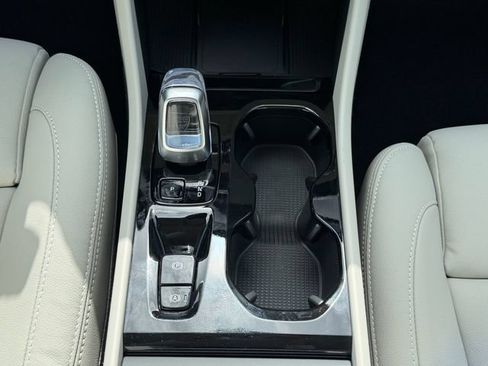 New 2026 Volvo XC40 B5 Plus w/ Protection Package Premier AWD/4WD image 18