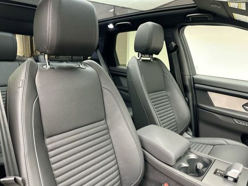 Used 2025 Land Rover Discovery Sport Dynamic SE image 3