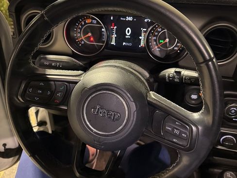 Used 2021 Jeep Wrangler Sport image 4