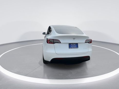 Used 2021 Tesla Model Y Long Range image 10