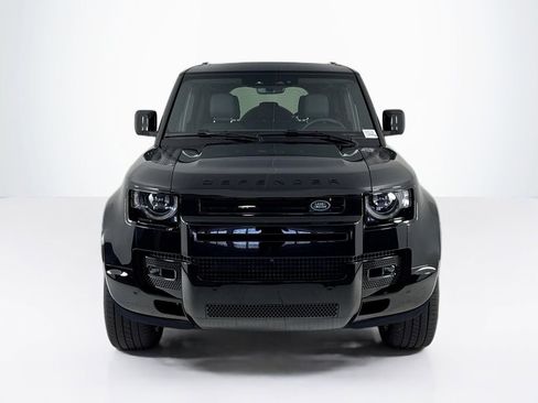 Used 2025 Land Rover Defender 110 X-Dynamic SE image 8