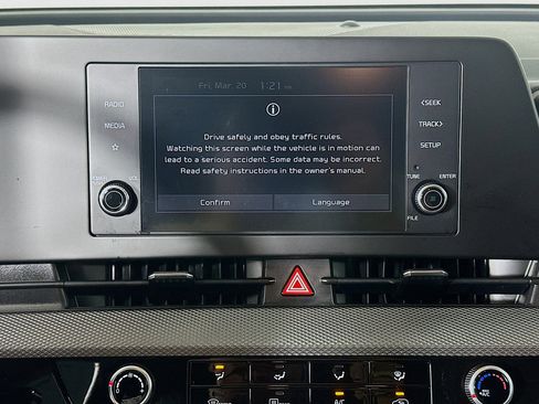 Used 2025 Kia Sportage LX image 19