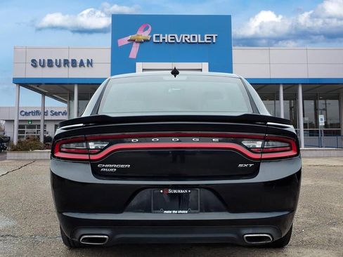 Used 2017 Dodge Charger SXT image 5