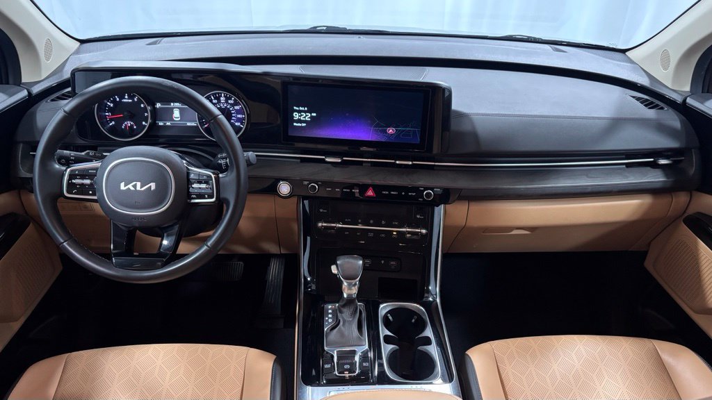 Used 2024 Kia Carnival EX FWD image 2