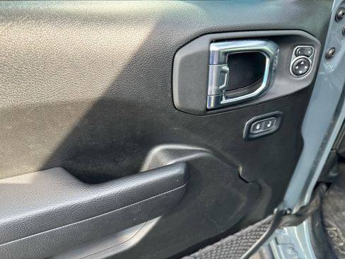 Used 2025 Jeep Wrangler Willys image 17