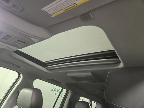 Used 2017 Cadillac Escalade ESV Luxury image 23