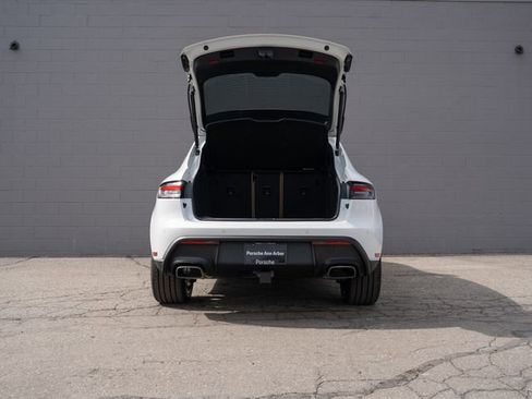 New 2026 Porsche Macan image 14