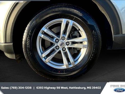 Used 2023 Ford Explorer XLT image 7