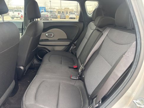 Used 2017 Kia Soul + image 9