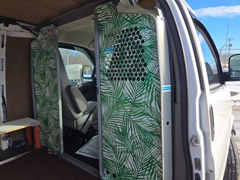 Used 2015 Chevrolet Express 2500 image 8