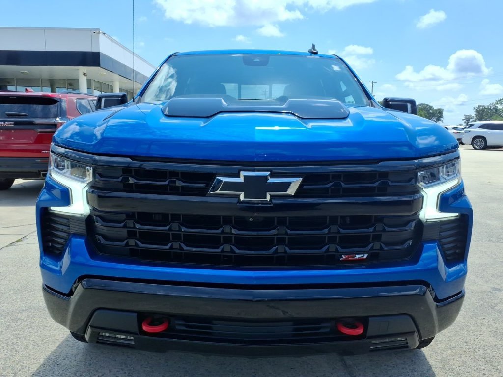 Used 2022 Chevrolet Silverado 1500 LT Trail Boss w/ LT Trail Boss Premium Package AWD/4WD image 2