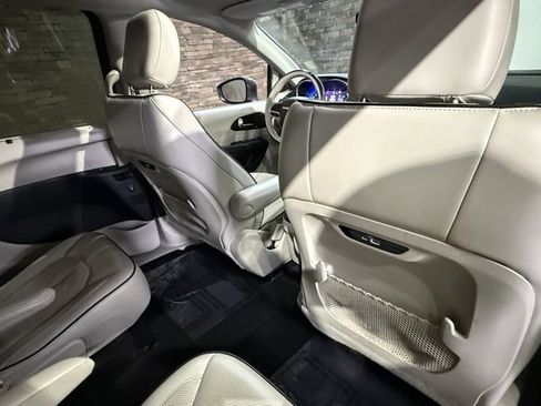 Used 2021 Chrysler Pacifica Limited w/ Premium & Safety Sphere Group image 33