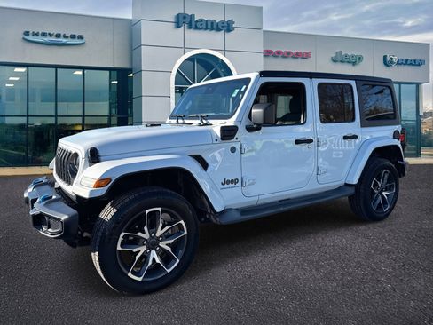 Used 2024 Jeep Wrangler Unlimited w/ Convenience Group image 4