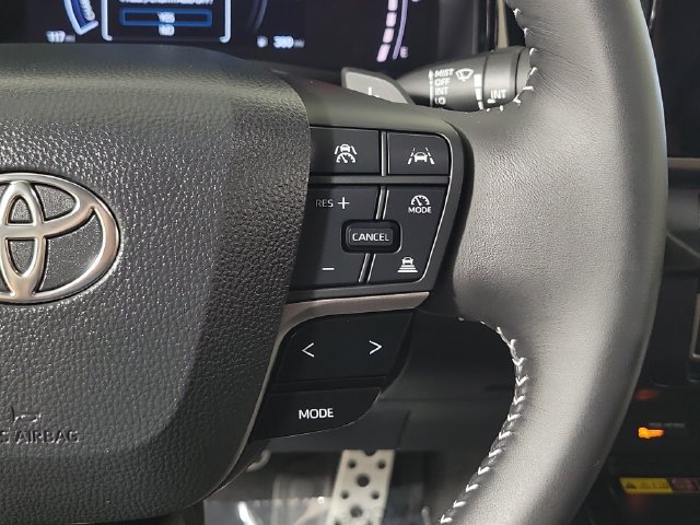 Used 2026 Toyota Camry SE FWD image 25