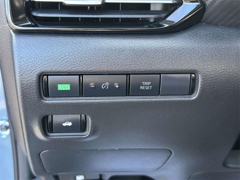 Certified 2025 Nissan Sentra SR w/ SR Premium Package image 23