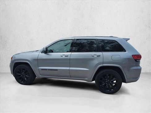 Used 2020 Jeep Grand Cherokee Altitude RWD image 8
