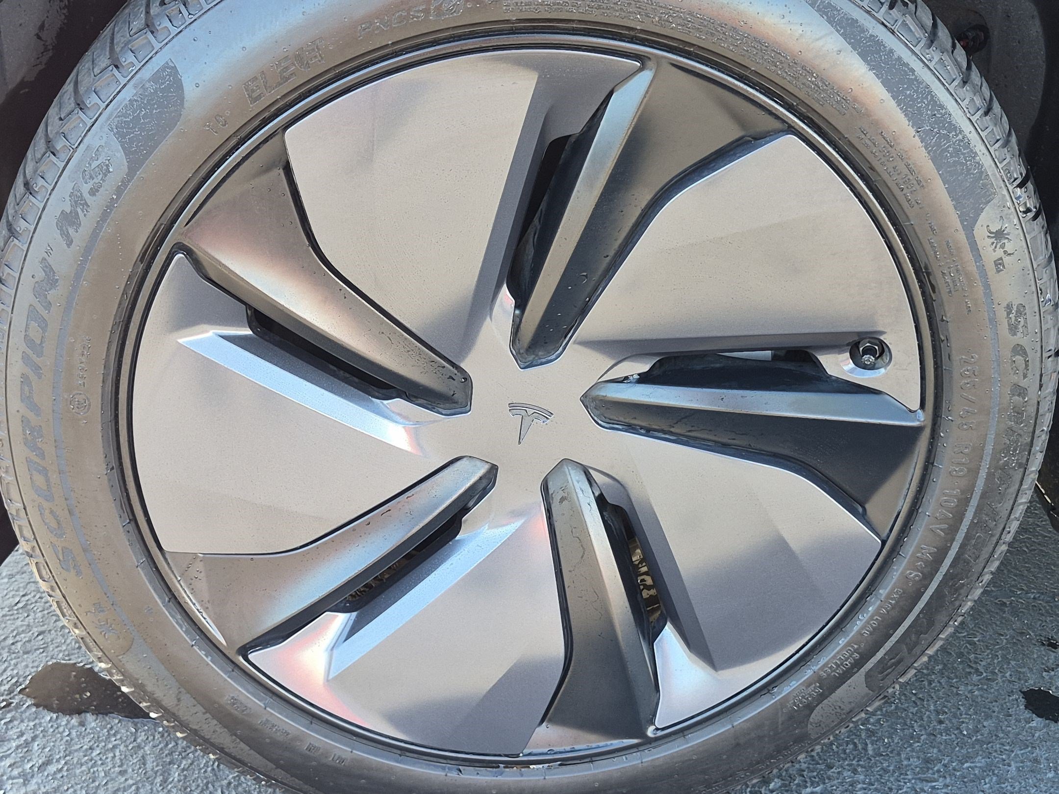 Used 2026 Tesla Model Y 2WD image 13