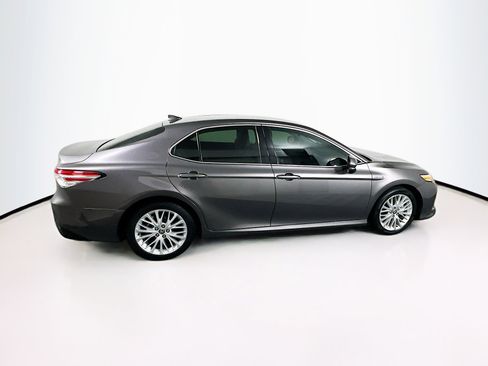 Used 2020 Toyota Camry XLE image 10