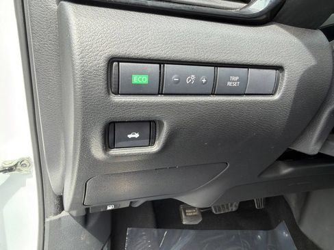 Used 2024 Nissan Sentra SV FWD image 16
