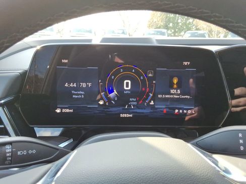 New 2026 Chevrolet Suburban LS image 29