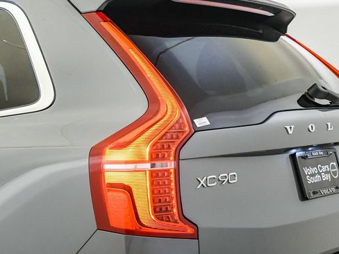 Used 2016 Volvo XC90 T6 Momentum w/ Momentum Plus Package AWD/4WD image 12