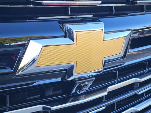 New 2026 Chevrolet Suburban High Country image 5