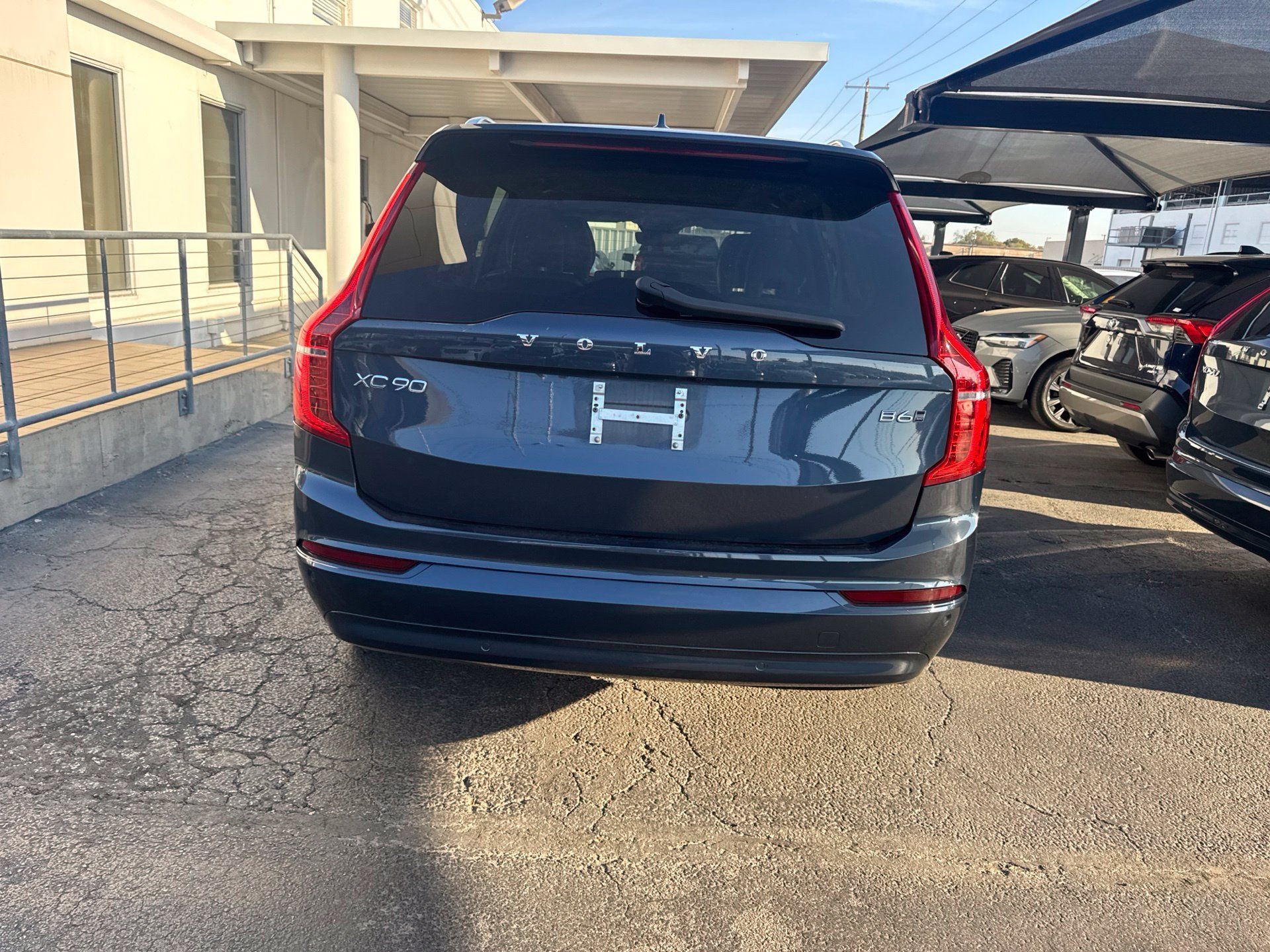 Used 2023 Volvo XC90 B6 Core w/ Protection Package AWD/4WD image 7