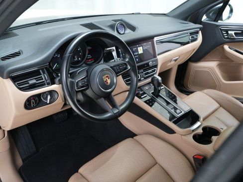 Used 2023 Porsche Macan AWD image 39