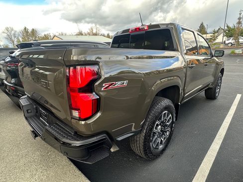 Used 2024 Chevrolet Colorado Z71 w/ Z71 Convenience Package 2 image 2