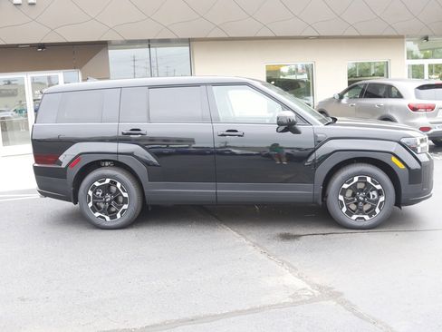 New 2025 Hyundai Santa Fe SE image 2