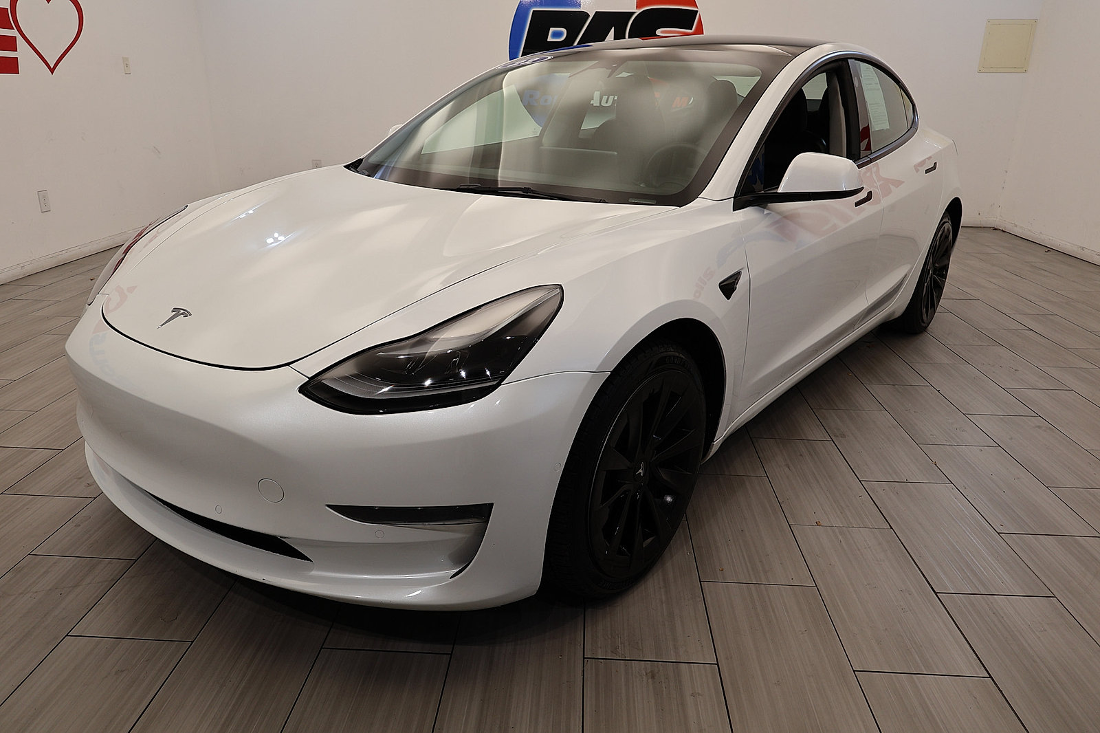 Used 2022 Tesla Model 3 Standard Range RWD image 1