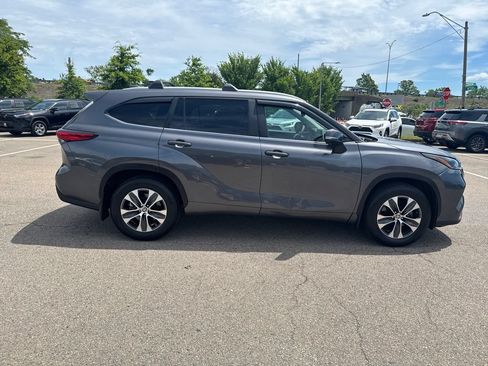 Used 2023 Toyota Highlander XLE AWD/4WD image 10