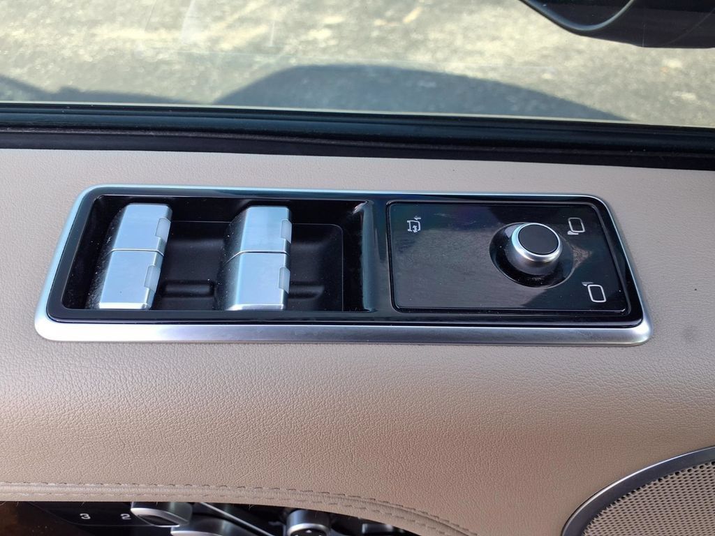 Used 2020 Land Rover Range Rover HSE AWD/4WD image 12
