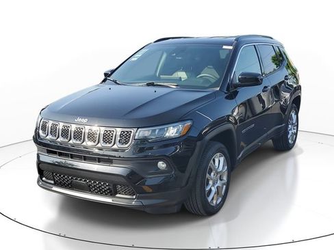 Used 2023 Jeep Compass Latitude AWD/4WD image 2