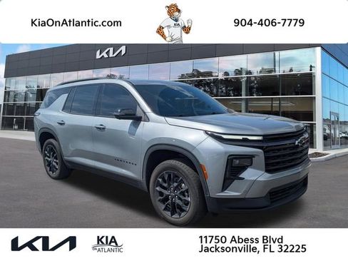 Used 2025 Chevrolet Traverse LT w/ Enhanced Driving Package FWD image 1