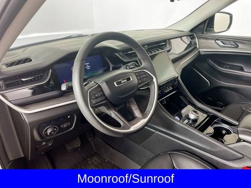 Used 2023 Jeep Grand Cherokee 4WD 4xe w/ Luxury Tech Group II image 11