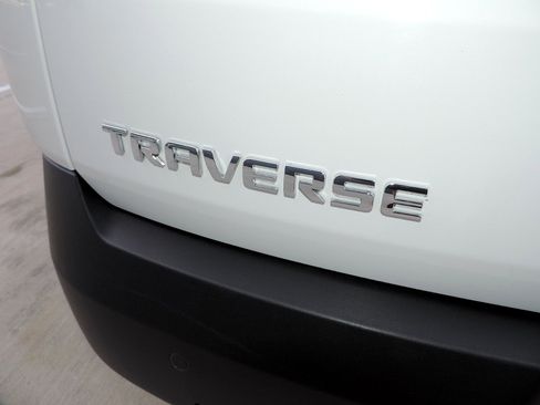 Used 2023 Chevrolet Traverse LT FWD image 13